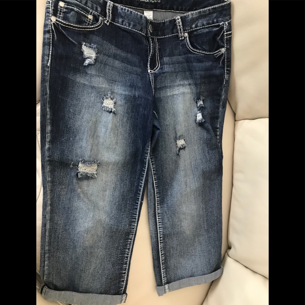 Maurice’s distressed cropped jeans 11/12 juniors